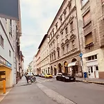 Opera Отель *